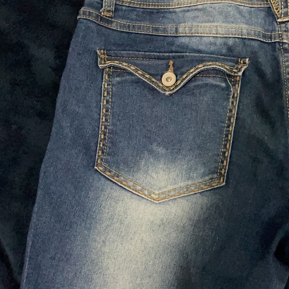 Capris Pants - Picture 4 of 4